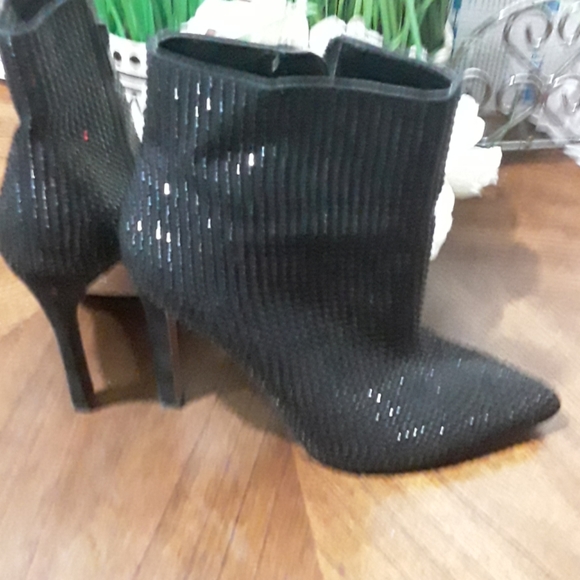 Woman's Boot - Picture 3 of 8